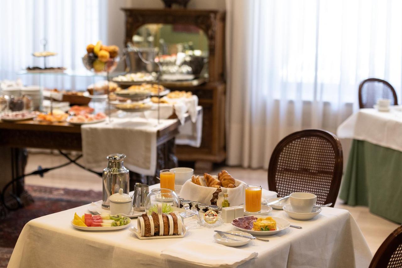 Hotel Rector Salamanca Eksteriør billede Breakfast at the hotel